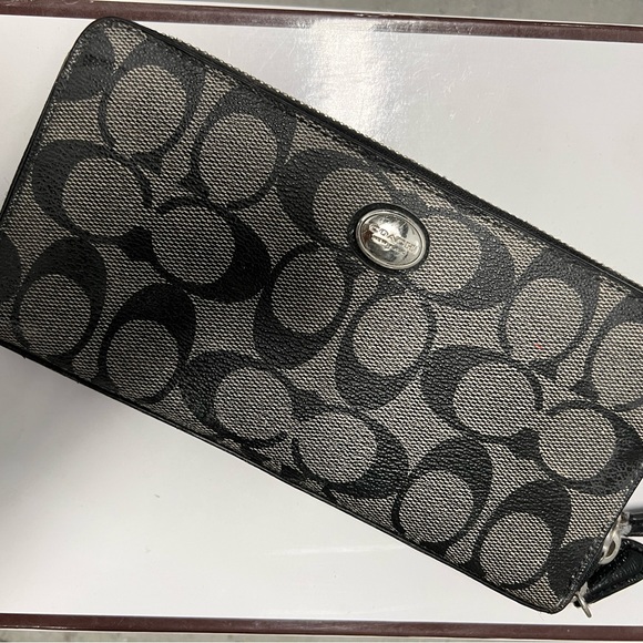 Coach Matching Set - Picture 4 of 6